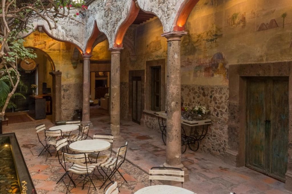 Casa No Name Courtyard