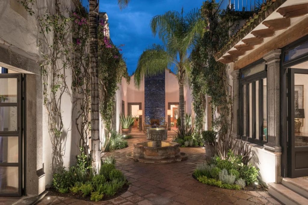 Hotel Amparo courtyard in San Miguel de allende