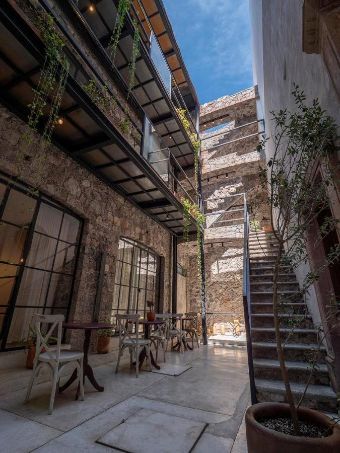 Hotel Maria Isabela External