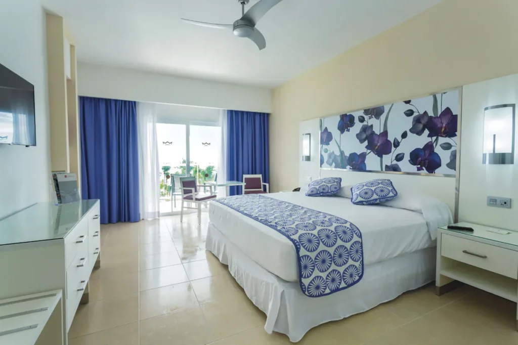 Simple hotel in Playa del Carmen with cozy bed and balcony.