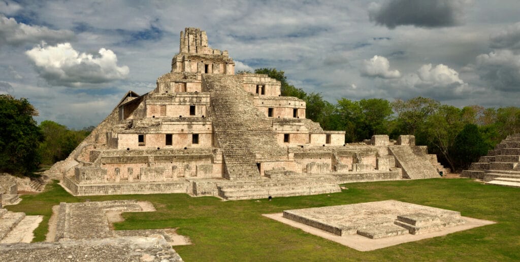 Maya Edzna complex overview.